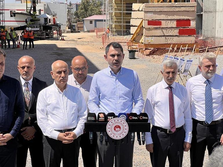 Bakan Kurum: Elimizi deprem bölgesinden çekmeyiz