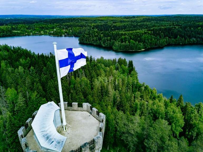 Finlandiya Bayrağı Anlamı Nedir Finlandiya Bayrağı Nasıl Oluştu, Renkleri Ne Anlama Geliyor