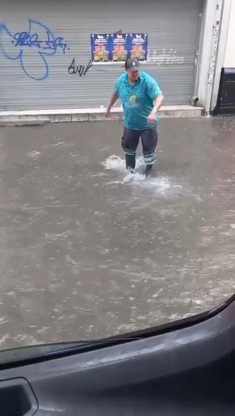 SON DAKİKA... İstanbul hava durumu: Sağanak radara böyle yakalandı İstiklal Caddesi göle döndü