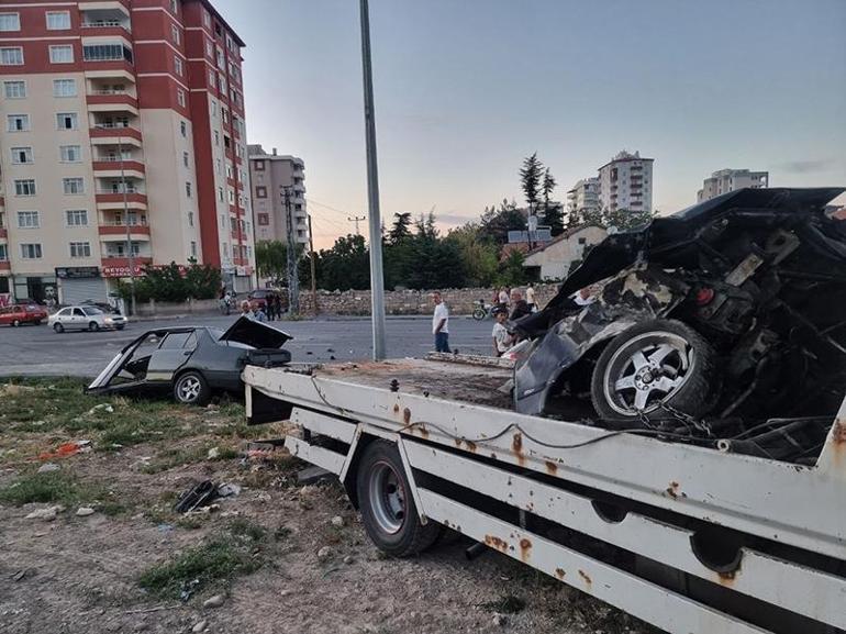 Kayseride Tofaşın ikiye bölündüğü kaza kamerada | VİDEO