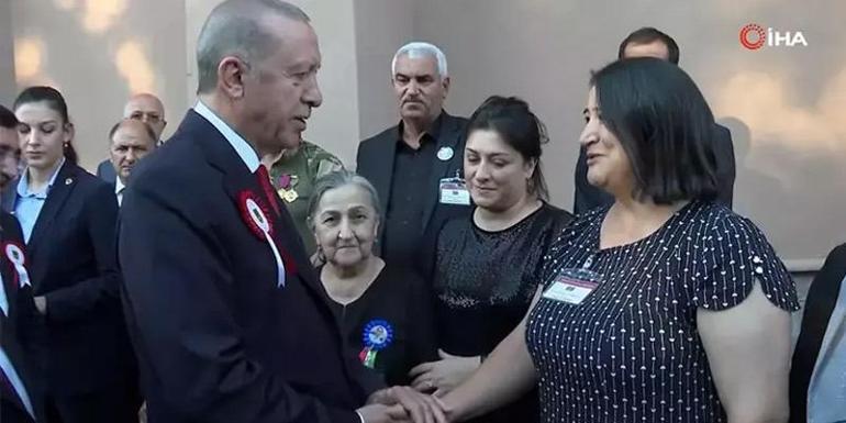 Cumhurbaşkanı Erdoğan, Karabağ Savaşı şehitlerinin aileleriyle görüştü