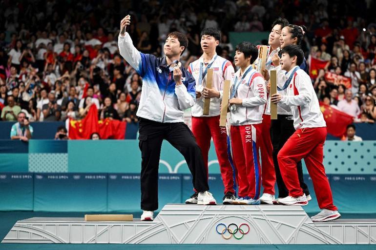 Olimpiyattaki selfie Kuzey Koreli sporcuları yaktı