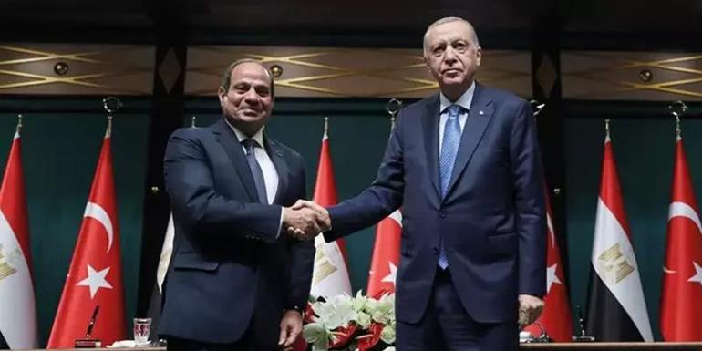 Cumhurbaşkanı Erdoğan ile Sisi Külliyedeki balkonda sohbet etti