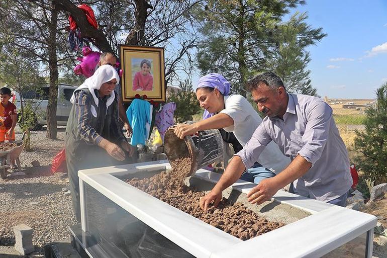 Narinin mezarı yapıldı, başucuna Türk bayrağı dikildi | Video Haber