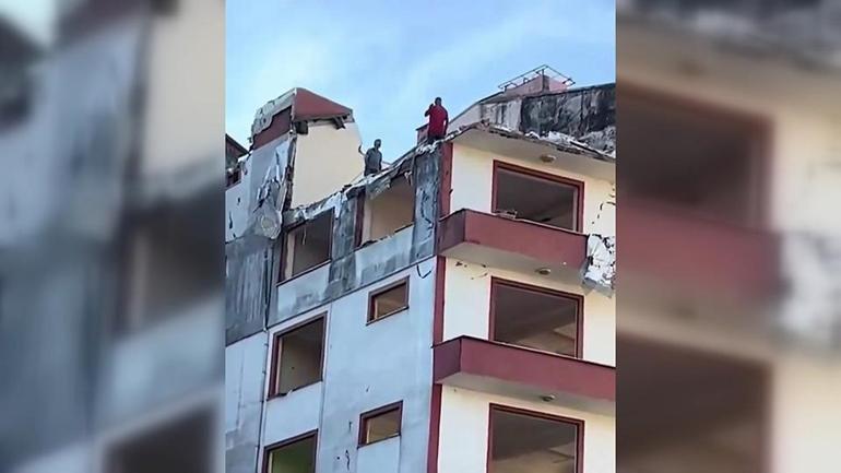 Akıl tutulması Binada işçiler varken yıkıma devam ettiler | Video Haber