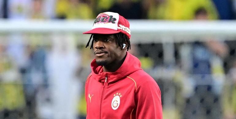 Galatasarayda Okan Buruk ve Michy Batshuayinin cezaları belli oldu