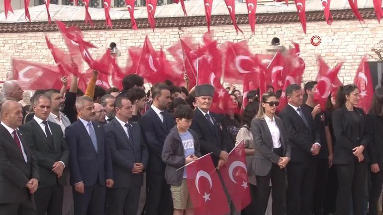 İstanbulun kurtuluşunun 101. yılı dolayısıyla Taksim Meydanı’nda tören düzenlendi