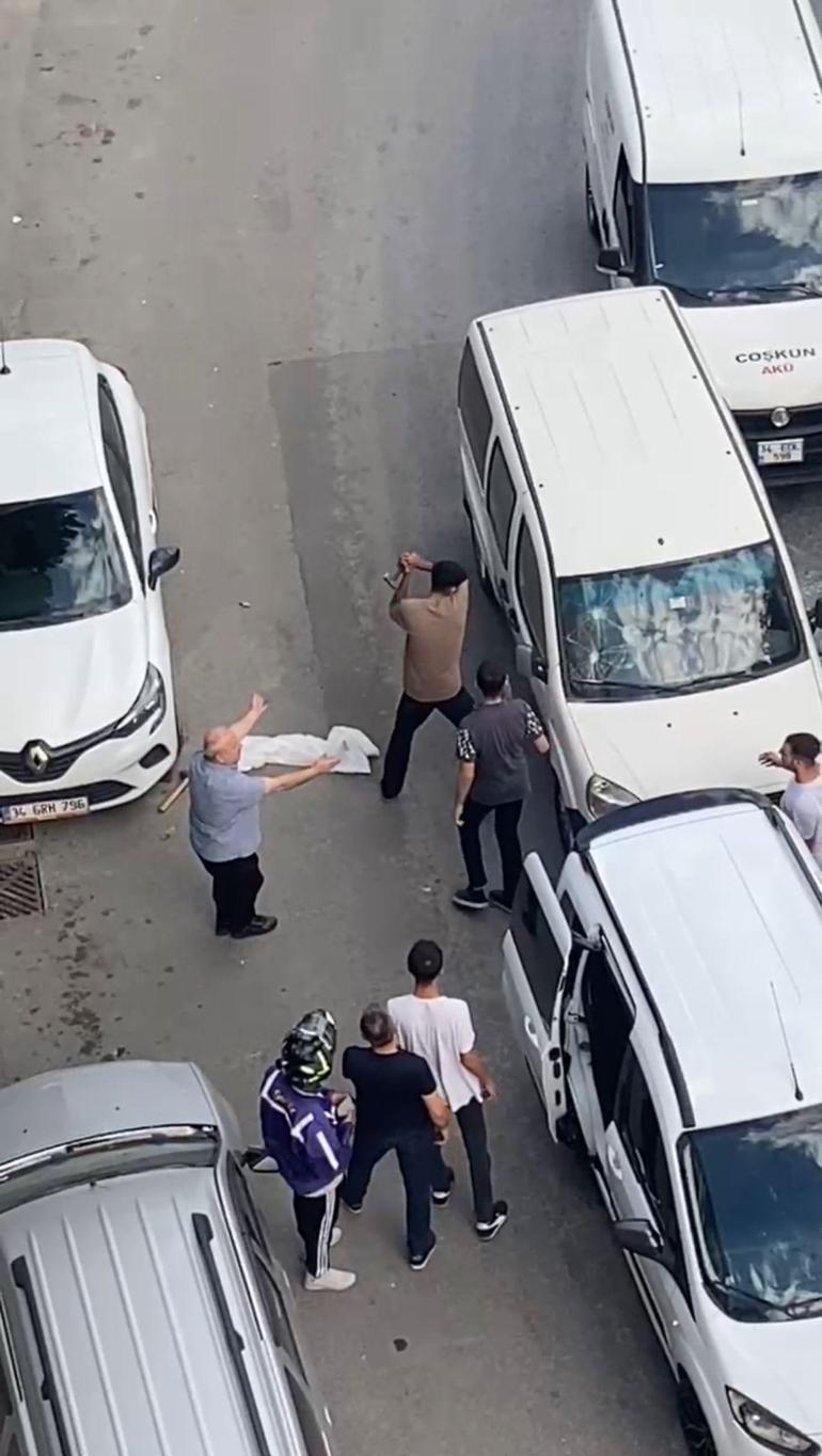 Kağıthane’de çekiçli maganda dehşeti: Otomobilin önünü kestiler, camları kırıp darbettiler