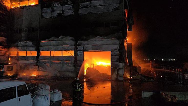 Tekirdağda kozmetik fabrikasında yangın çıktı Patlama sesleri yükseldi