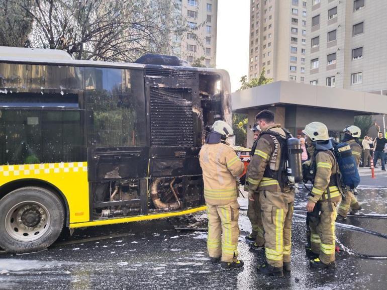 Vatandaşlar yanmaktan son anda kurtuldu İETT otobüsü alev aldı