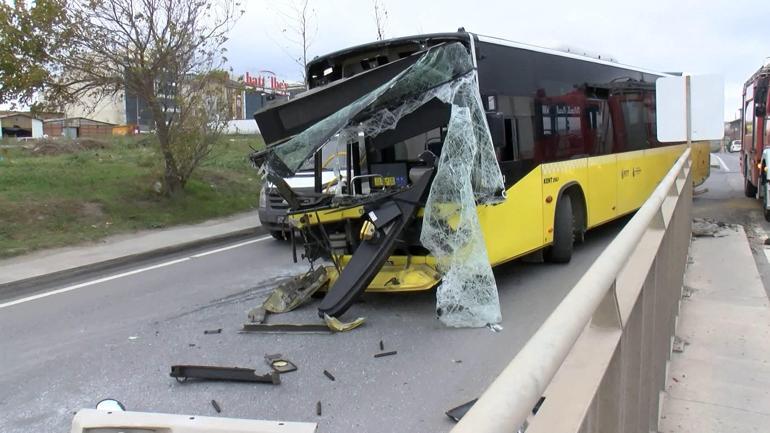 2 İETT otobüsü kafa kafaya çarpıştı: 2 yaralı