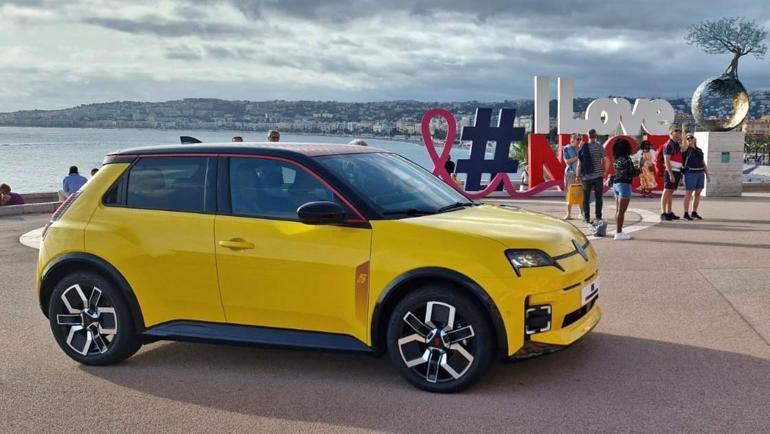 Renault 5 elektrikle yollara dönüyor