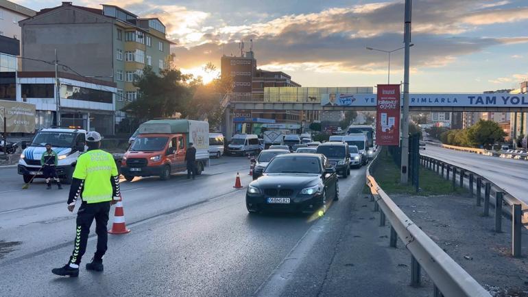 Pendik D-100de trafiği kilitleyen kaza