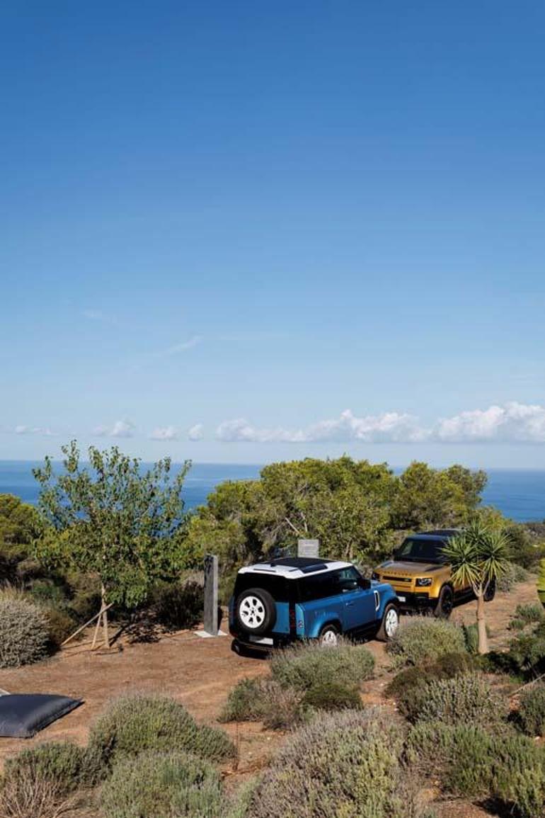 Defender, Plug-In Hybrid seçeneğiyle yola çıkacak