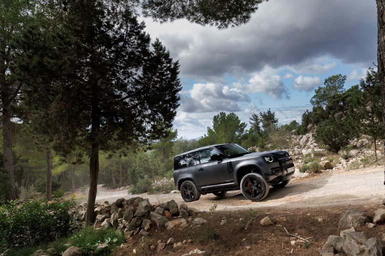 Defender, Plug-In Hybrid seçeneğiyle yola çıkacak