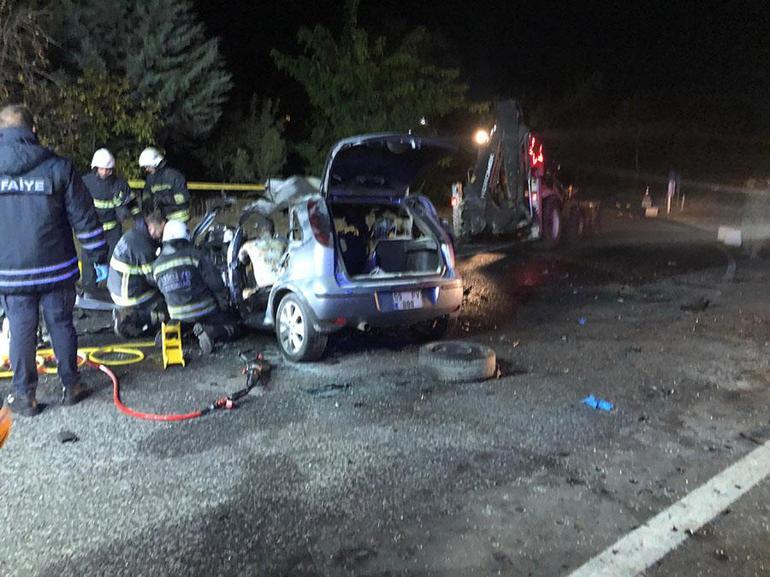 Tekirdağ’da feci kaza... Otomobil iş makinesine arkadan çarptı: 5 ölü