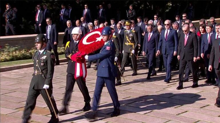 SON DAKİKA || Devlet erkanı Anıtkabirde Erdoğan: Vatanımızın bekasını korumak için tedbir alıyoruz