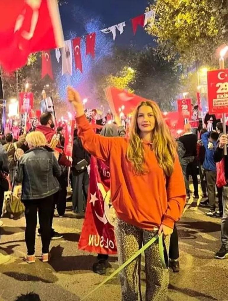 Burcu Özberk, Bağdat Caddesinde 29 Ekim Cumhuriyet Bayramının sevincini yaşadı