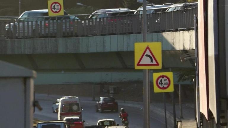 Bakırköy’deki sabıkalı üst geçitte yine kaza