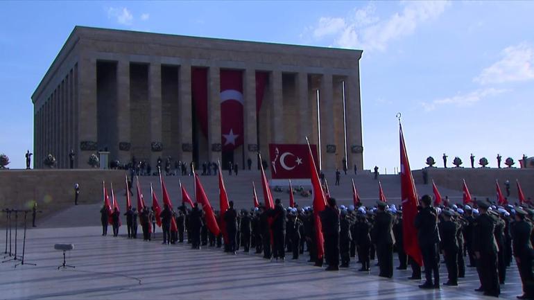 SON DAKİKA Atatürkü saygıyla anıyoruz: Devlet erkanı Anıtkabirde...