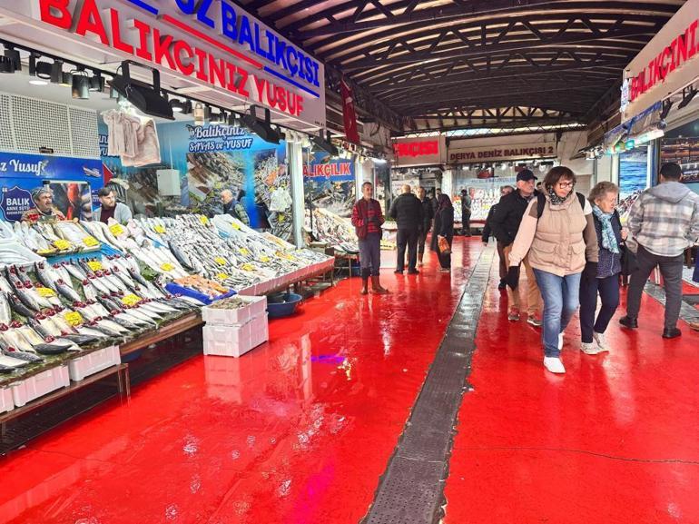 Palamutu tezgahtaki tahtından indirdiler