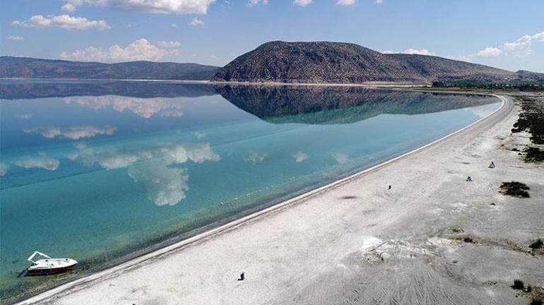 Salda Gölünün suyu, 3 ayda 20 metre çekildi