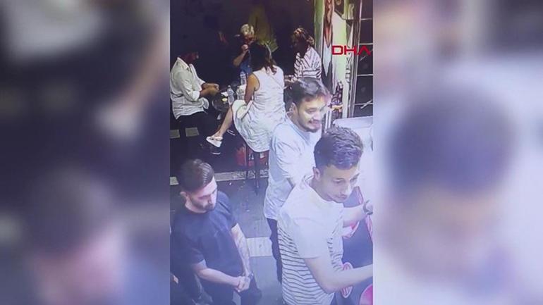 Beşiktaşta Midyeci Ahmete pompalı tüfekle saldırı kamerada: 4 yaralı, 7 gözaltı | Video Haber