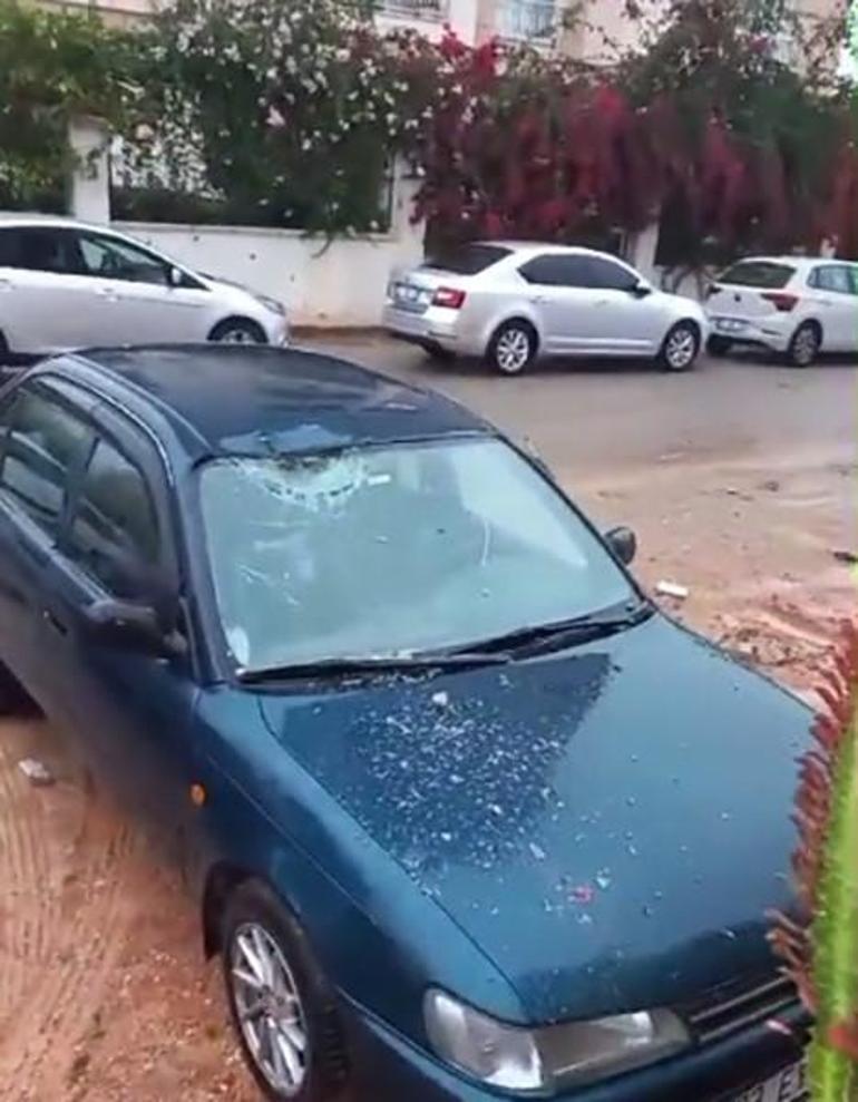 Mersinde binaya yıldırım düştüğü anlar kamerada | Video Haber