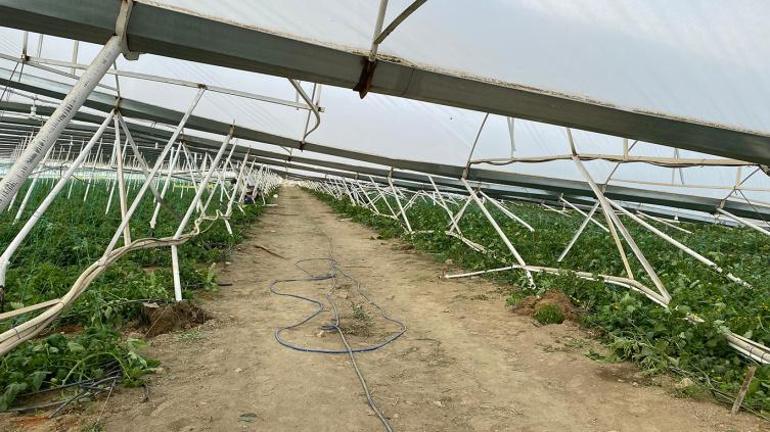 Antalyada hortum ve sağanak seralara zarar verdi