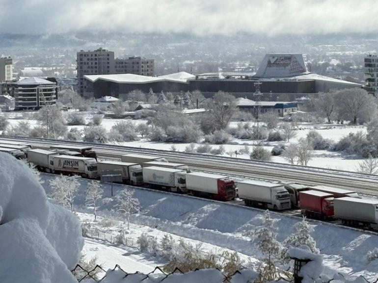 TEMde hasarlı kazalar nedeniyle trafik durdu