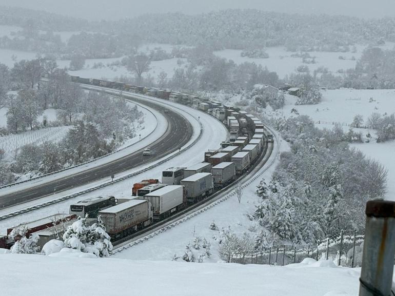 TEMde hasarlı kazalar nedeniyle trafik durdu