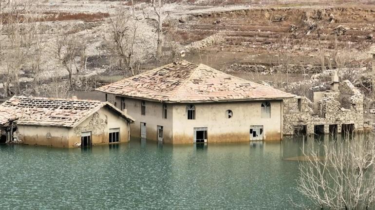 TARİH GÜN YÜZÜNE ÇIKTI: Sular çekildi, köy tekrar göründü