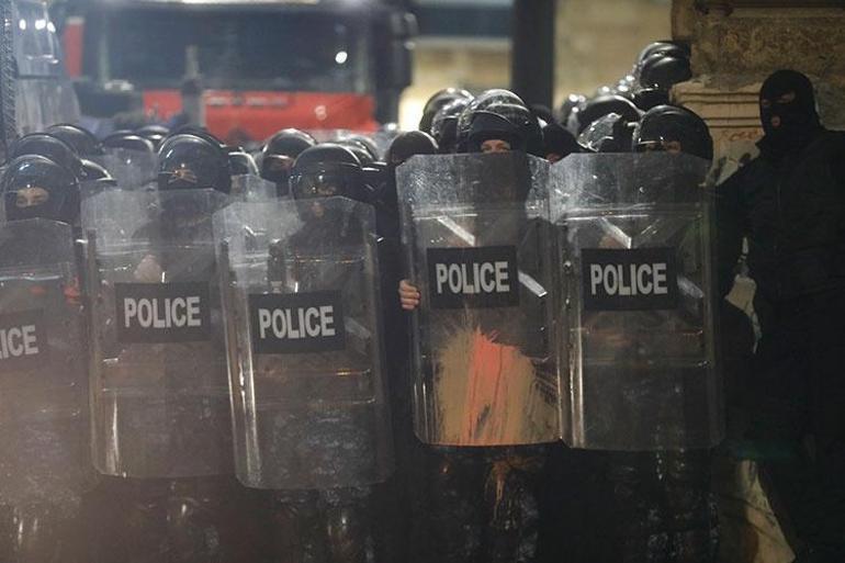 Gürcistandaki protesto gösterilerine polis müdahalesi