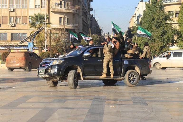 SON DAKİKA Suriye Toz Duman: Muhalifler (HTŞ-ÖSO) Halepin kontrolünü ele geçirdi... PKK/YPG Detayı