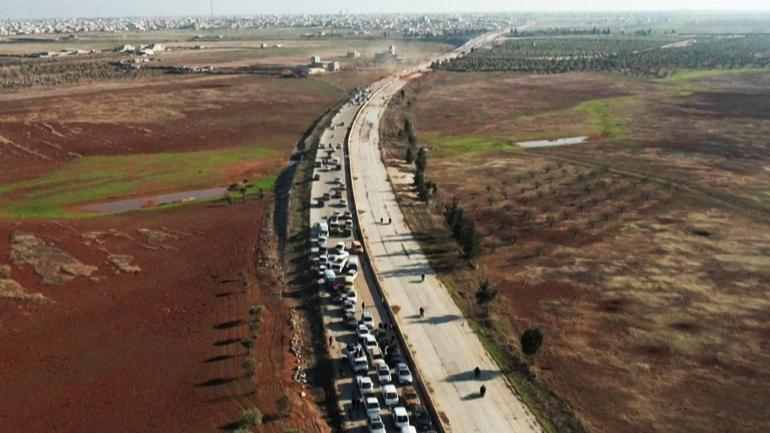 ‘ŞEHRİMİZ VE EVLERİMİZ MAHVOLDU’ Bombalara rağmen İdlibe döndüler