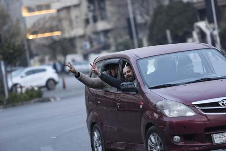 SON DAKİKA Suriyede Baas Rejimi Çöktü: Beşar Esad Şamı Terk Etti SMO Münbiçe Operasyon Başlattı