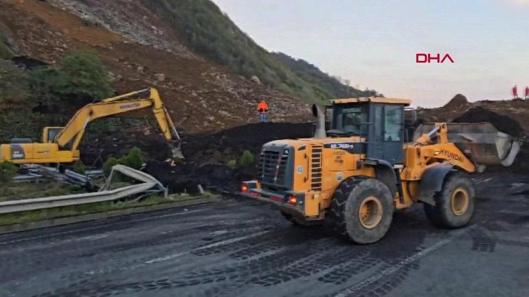 ARTVİNDE HEYELAN | Karadeniz Sahil Yolu ulaşıma kapandı