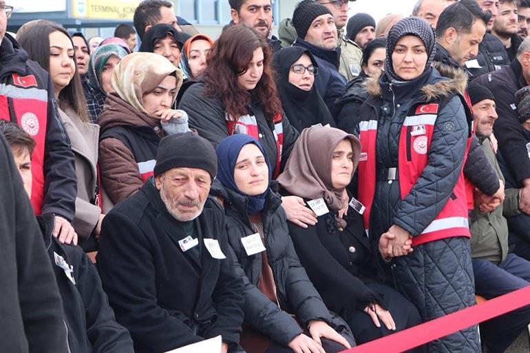 Şehit Nergizin cenazesi Erzurumda; babası Susun, Taha uyuyor diye bağırdı | Video Haber