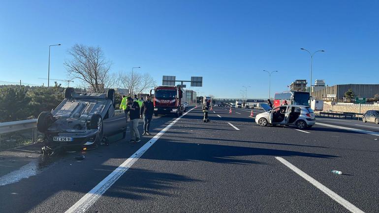 TEMde otomobiller çarpıştı: 2 yaralı