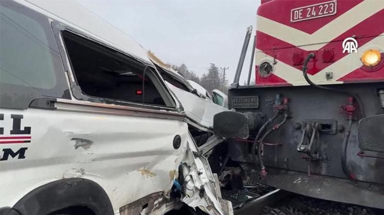 SON DAKİKA: Kırklareli’nde bir yük treni, işçi servisine çarptı | Video Haber