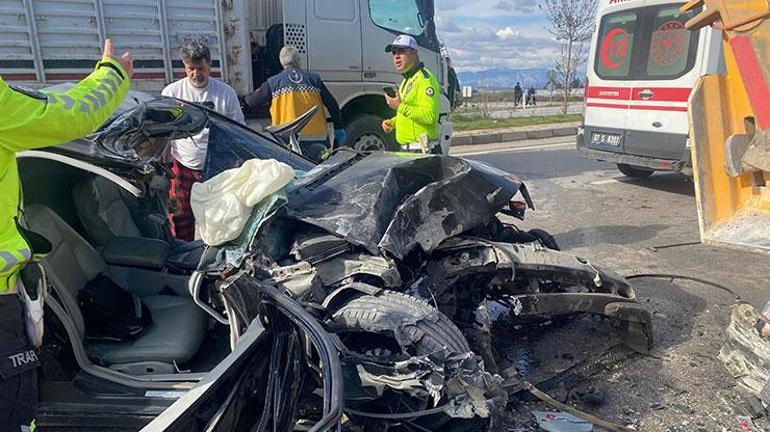 Antalyada feci kaza Bu otomobilden sağ çıktı