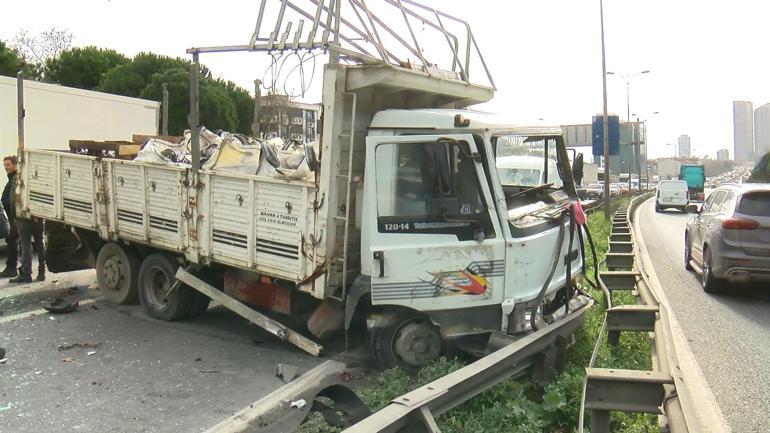 SON DAKİKA HABERİ: İstanbulda trafiği kilitleyen zincirleme trafik kazası | Video Haber