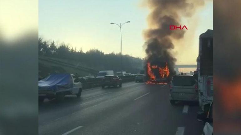 SON DAKİKA... İstanbulda otobüs alev alev yandı | Video Haber