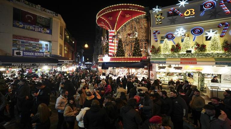 Geniş güvenlik önlemleri alındı Megakent İstanbulda yılbaşı yoğunluğu