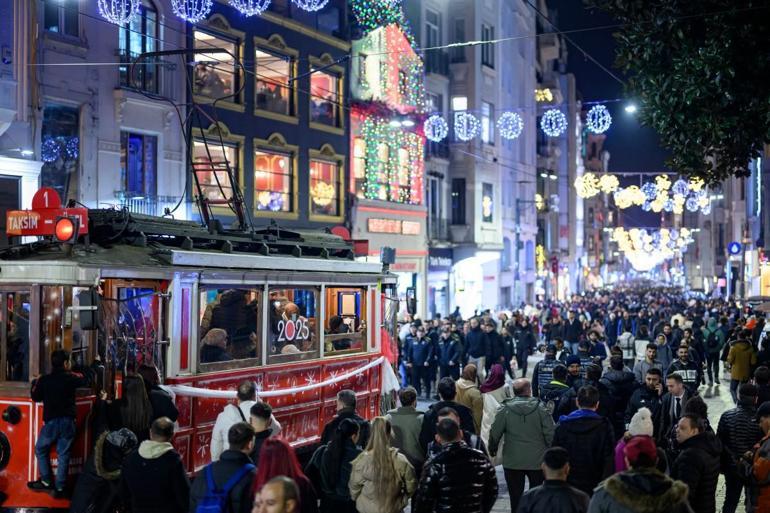 İstanbulda yeni yılın ilkleri... | Video Haber