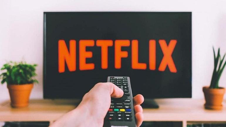 NETFLIX BATAĞA SÜRÜKLÜYOR İDDİASI | Sanatçı Umut Akyürekin kızı anlattı: Dijital platformlarda madde kullanımı çok havalı