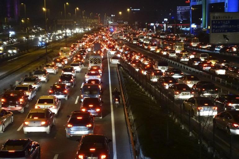 YILDA 105 SAAT İşte dünyanın en trafikli şehri: İstanbul