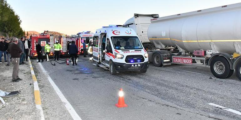 Son dakika | Adıyamanda otomobil ile yakıt tankeri çarpıştı: Ölü ve yaralılar var