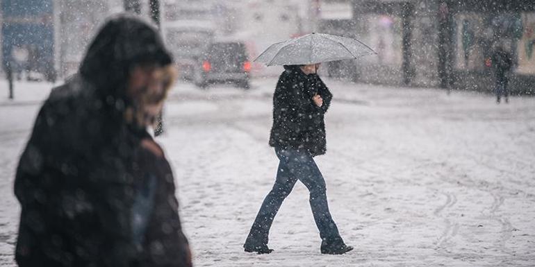 Avrupa kar altında Hava buz kesti, şiddetli kar sonrası sarı alarm verildi