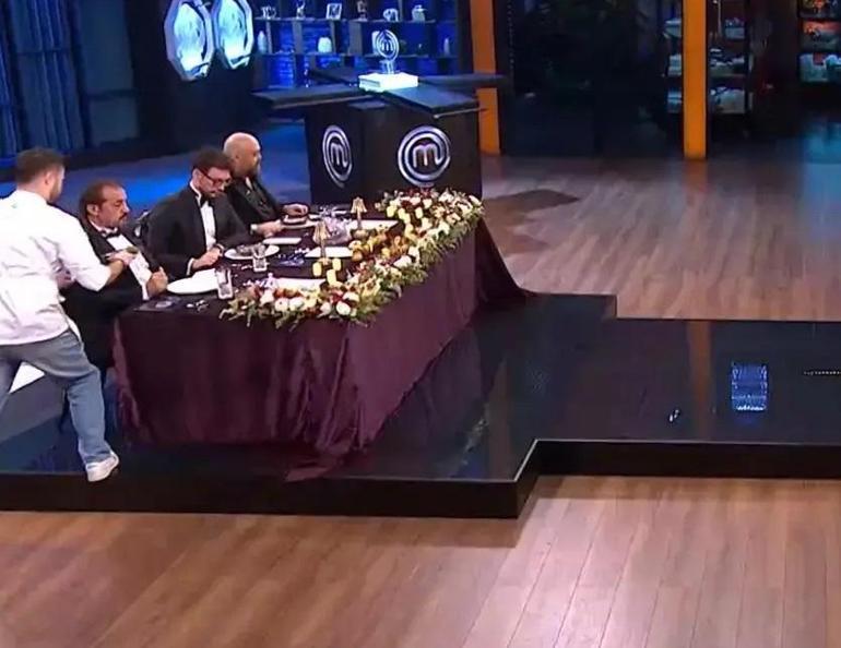 MASTERCHEF ŞAMPİYONU BELLİ OLUYOR Onur mu, Kerem mi Tüm gözler şeflerde